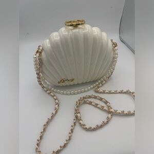 Elegant White Shell Crossbody Bag